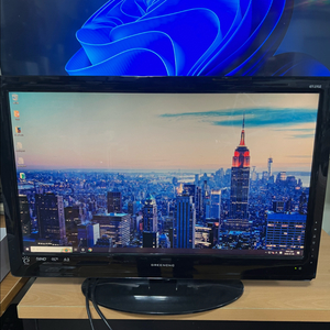 27인치 컴퓨터 모니터 이미지