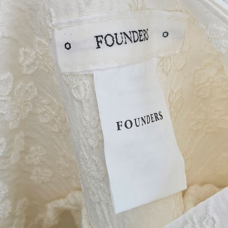 파운더스 뷔스티에 이미지