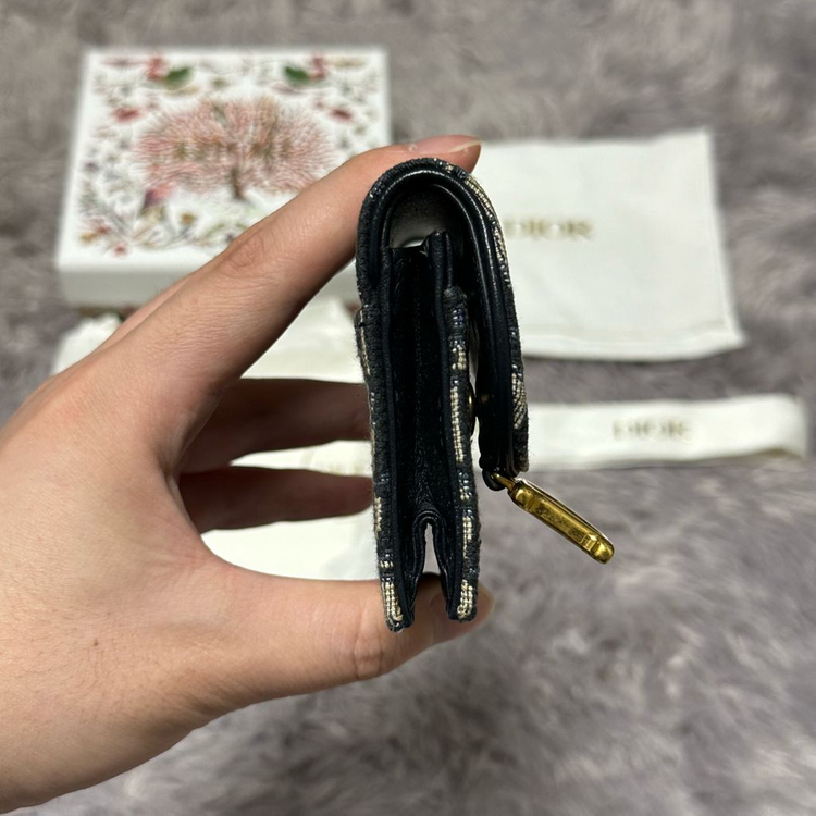 [풀구성] 디올 오블리크 새들 플랩 카드지갑 베이지 이미지