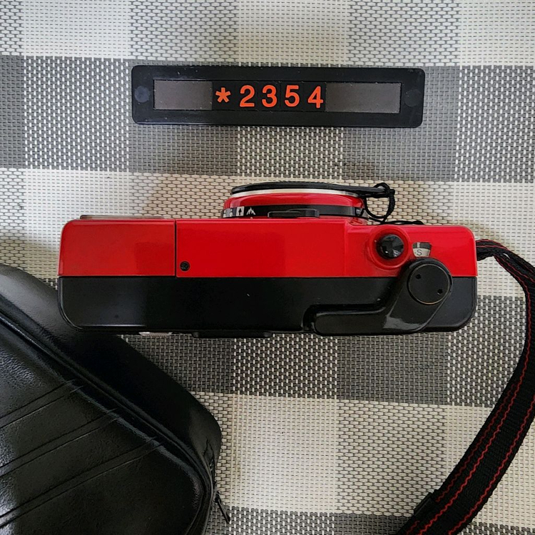 코니카 C35 EF3 레드바디 필름카메라 파우치포함 이미지