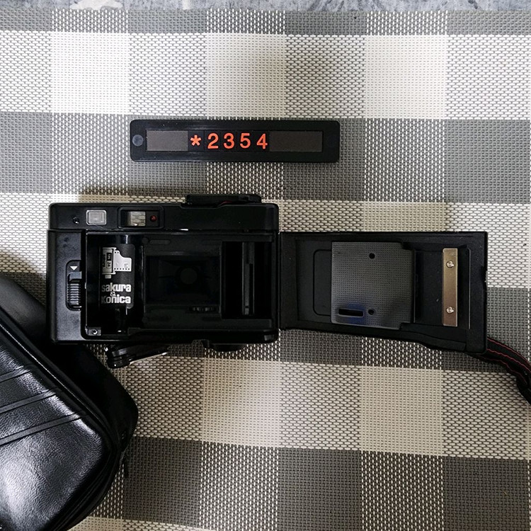 코니카 C35 EF3 레드바디 필름카메라 파우치포함 이미지