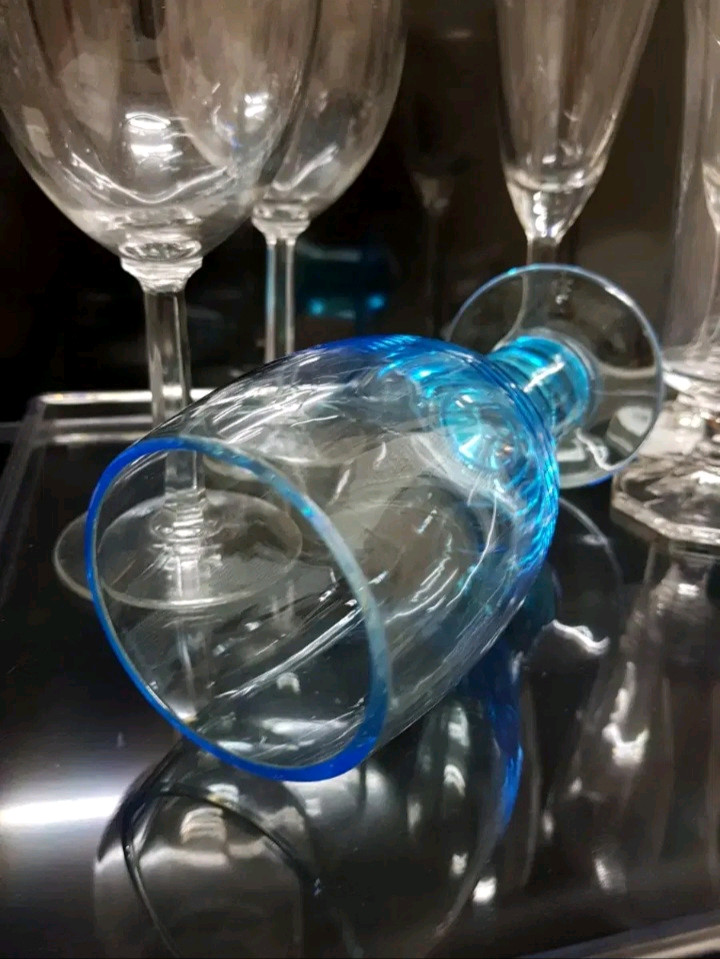 빈티지와인잔 라이트블루 유리컵 이미지