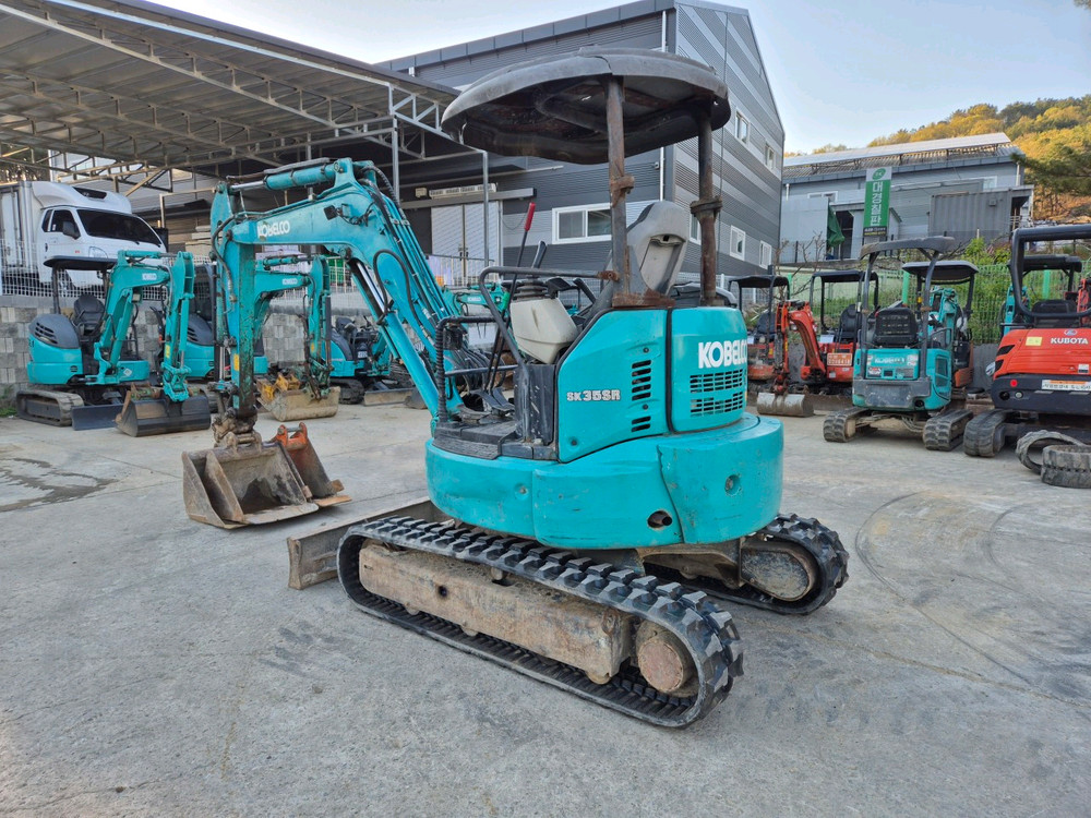 코벨코 SK35SR 미니 굴삭기입니다사진에서 보시는 것처럼 작동 상태 양호합니다다 이미지