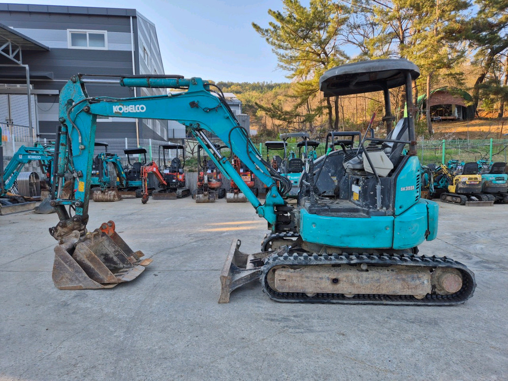 코벨코 SK35SR 미니 굴삭기입니다사진에서 보시는 것처럼 작동 상태 양호합니다다 이미지