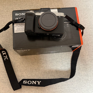 소니카메라 풀프레임 미러리스 A7C 바디 판매합니다. 이미지