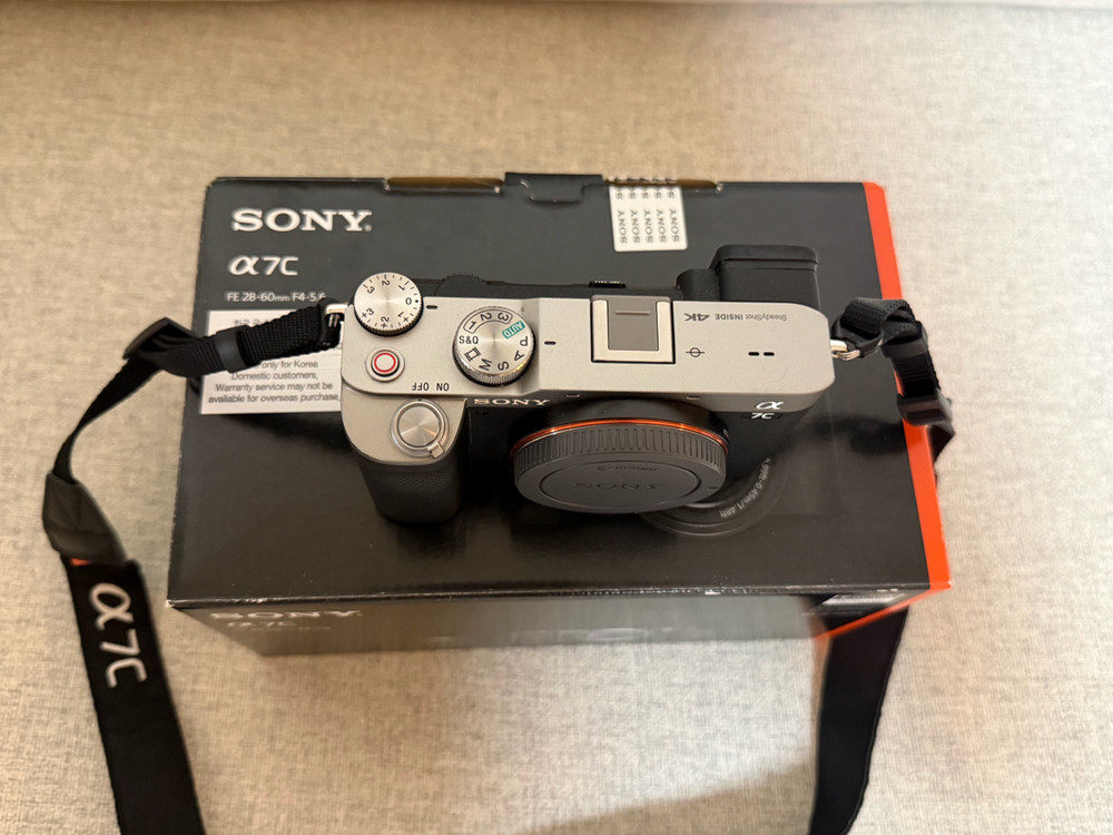 소니카메라 풀프레임 미러리스 A7C 바디 판매합니다. 이미지