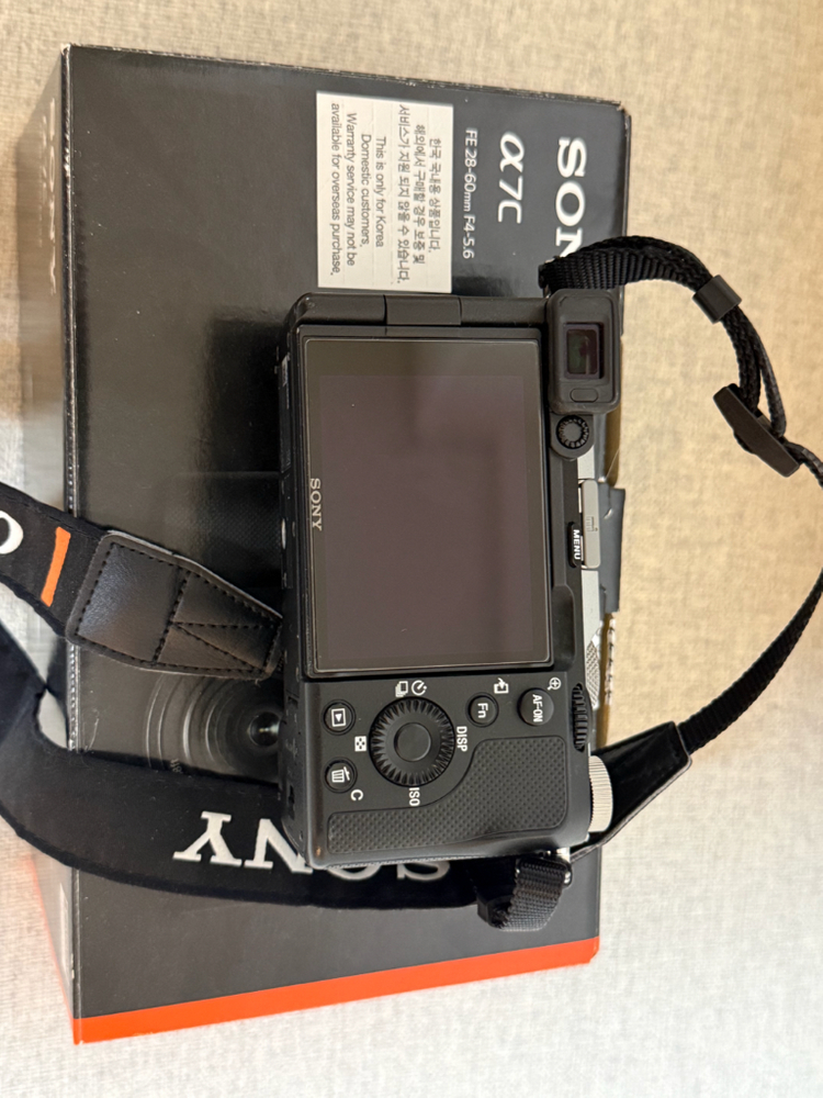 소니카메라 풀프레임 미러리스 A7C 바디 판매합니다. 이미지