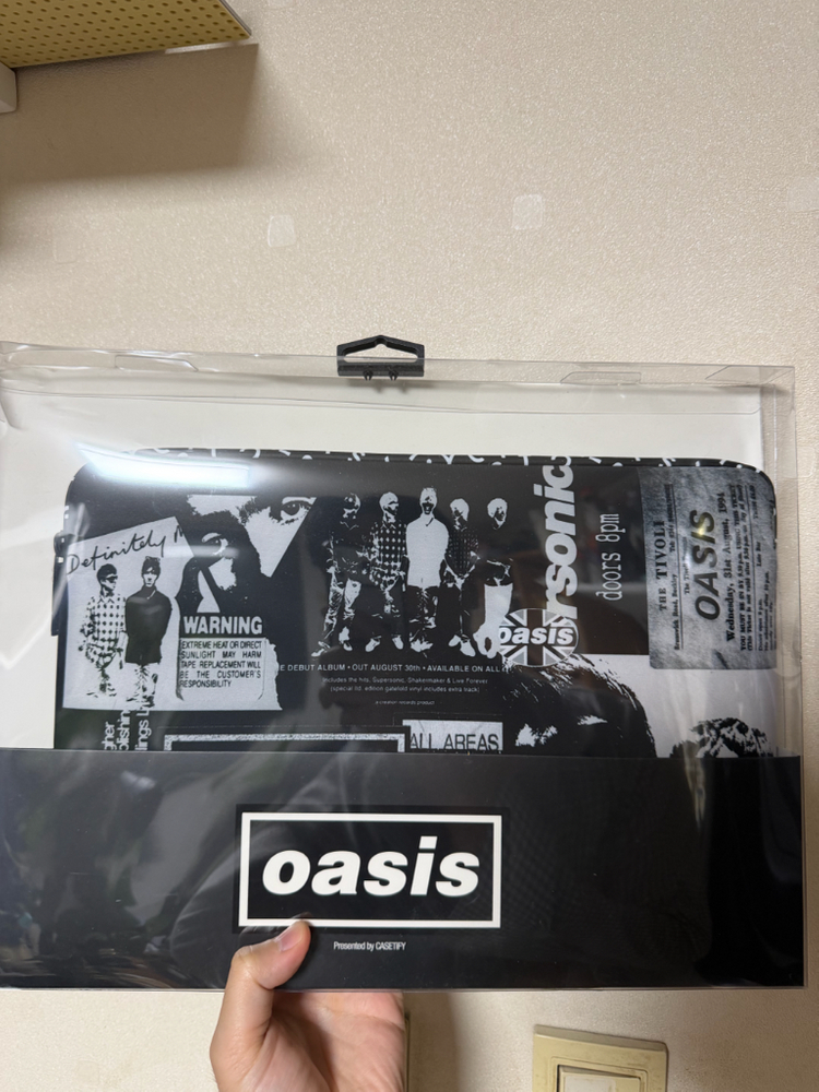 오아시스 케이스티파이 콜라보 제품 아이폰 17프로 케이스, 맥세이프 카드 홀더, 노트북 13인치 파우치 이미지