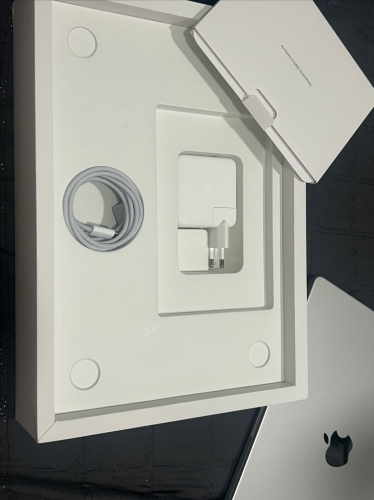 단순개봉 맥북프로 14 M5 16GB 1TB 이미지