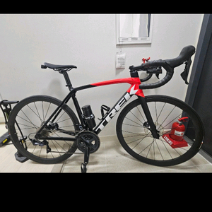 트렉 에몬다 SL6 프로 디스크 로드 자전거 이미지