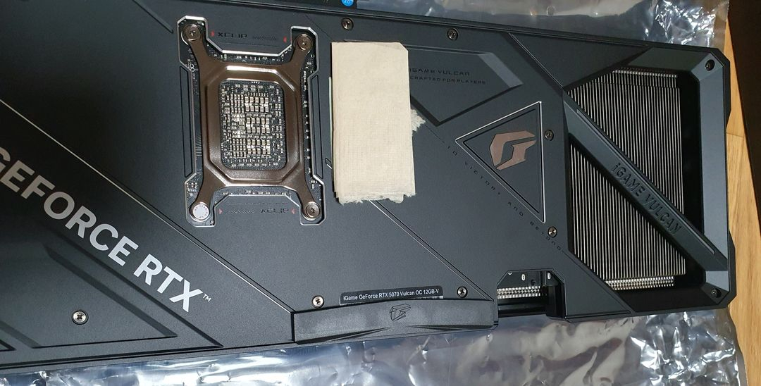 컬러풀 RTX 5070 OC D7 12GB 불칸 피씨디렉트 이미지