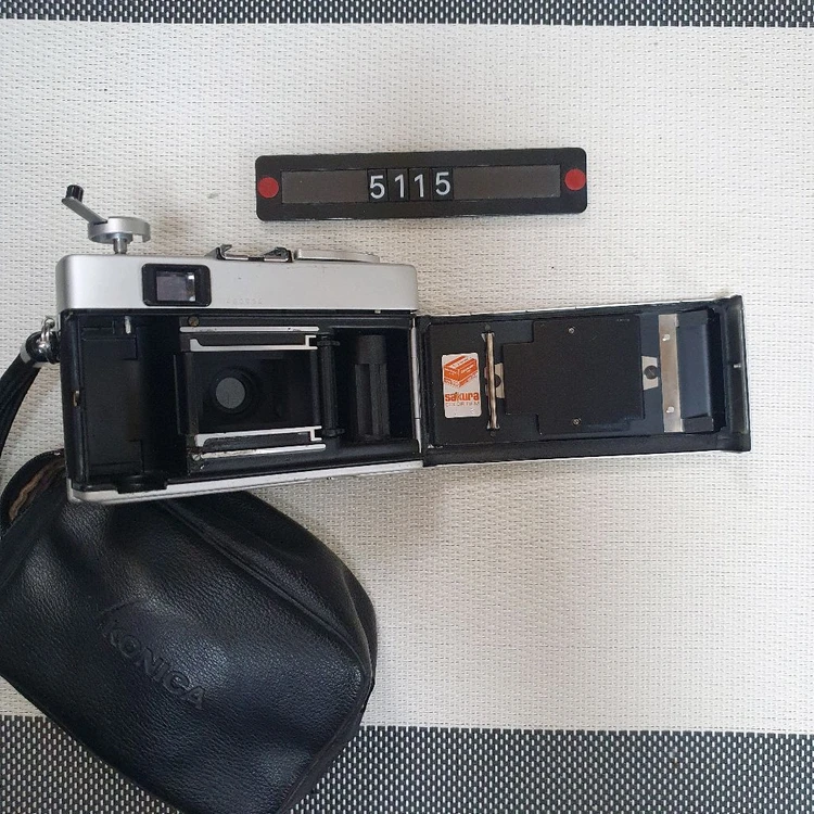 코니카 C 35 E&L 필름카메라 파우치포함 이미지