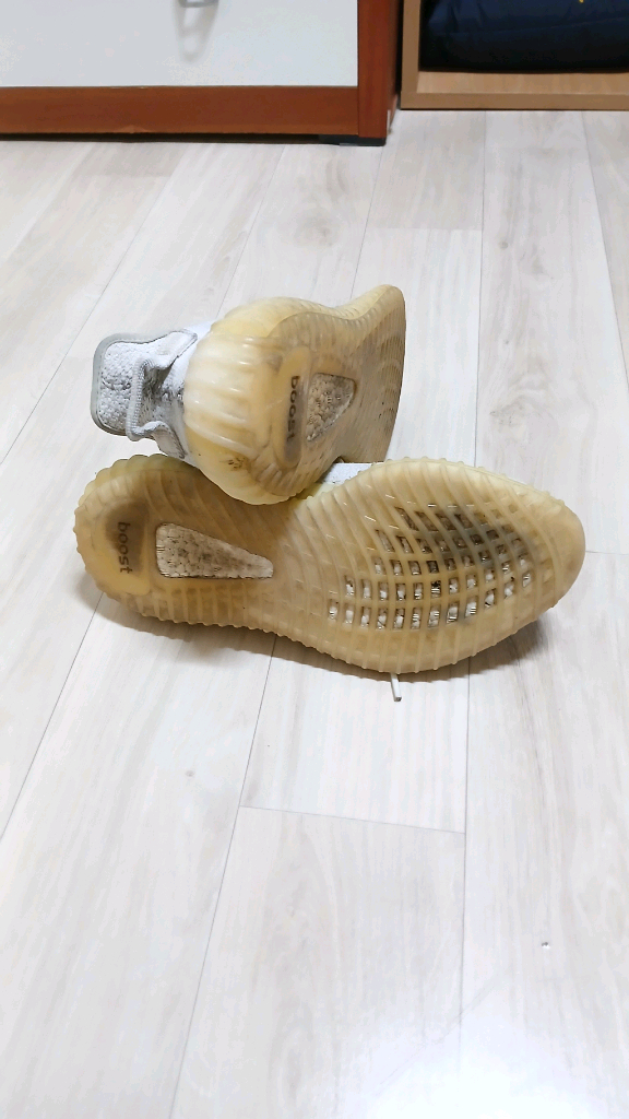 남성신발 아디다스 울트라 부스트 운동화 이미지