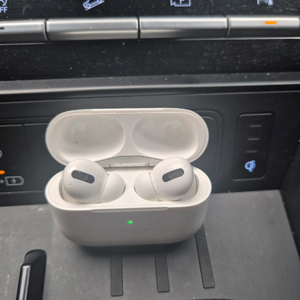 에어팟프로 이어폰 이미지
