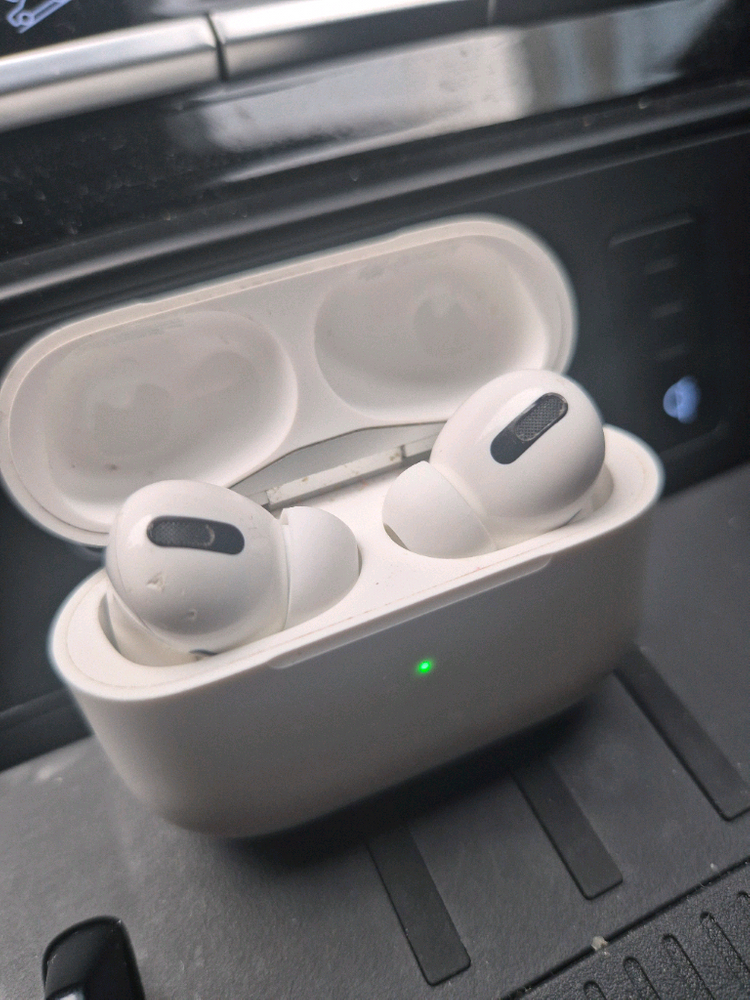 에어팟프로 이어폰 이미지