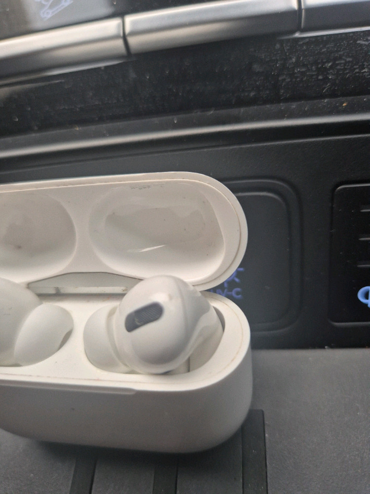 에어팟프로 이어폰 이미지