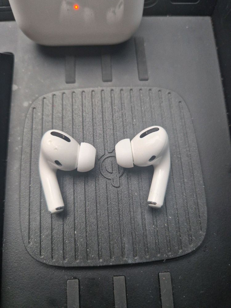 에어팟프로 이어폰 이미지