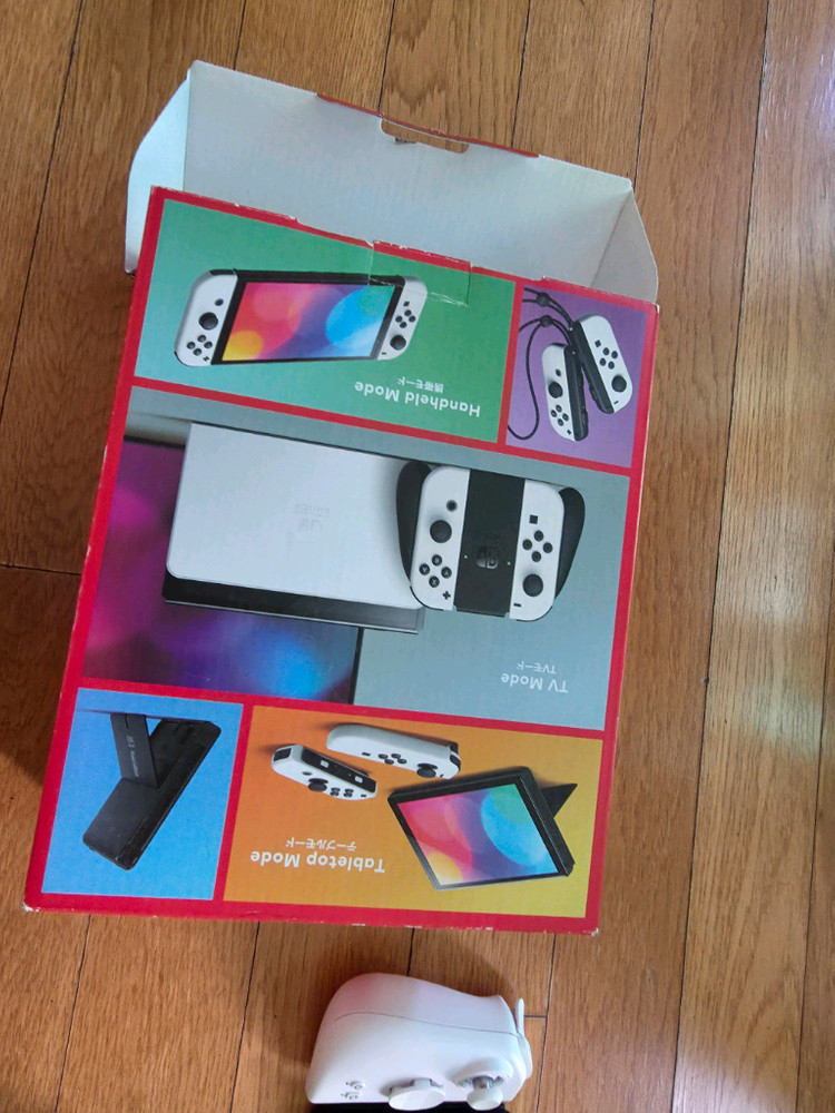 닌텐도스위치 OLED 화이트와 모바패드 512g 이미지