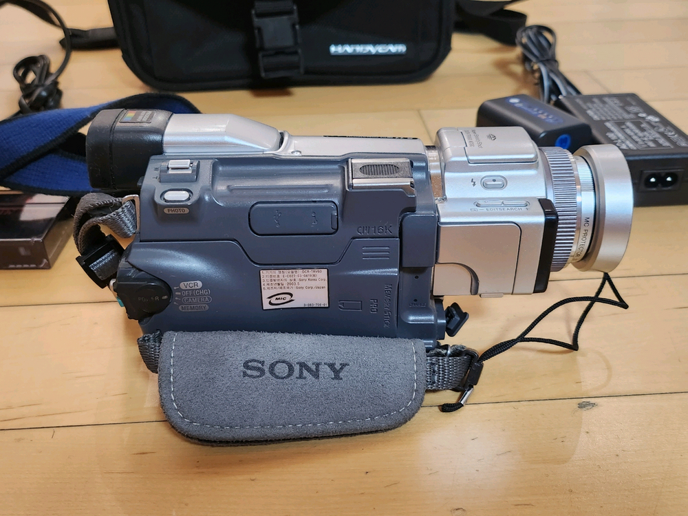 SONY 소니 국내 정발 DCR-TRV60 6mm 디지털 캠코더 카메라 이미지