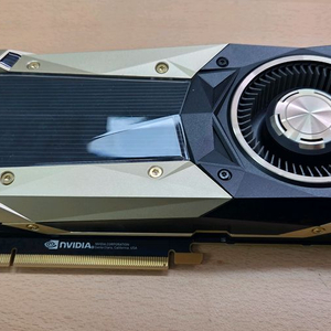 NVIDIA TITAN V 그래픽카드 이미지