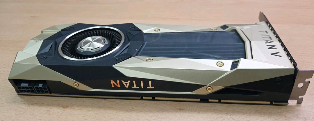 NVIDIA TITAN V 그래픽카드 이미지