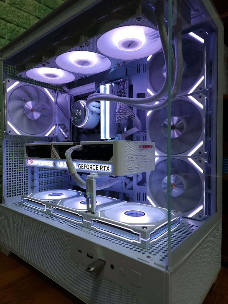 미사용 ) 9800X3D & RTX5080 컴퓨터 PC 이미지