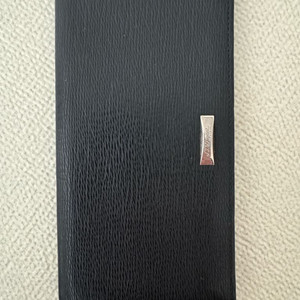 듀퐁 남성 블랙 가죽 장지갑입니다 이미지