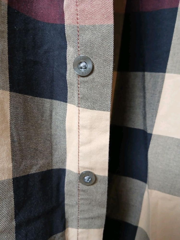 버버리 체크 셔츠 이미지