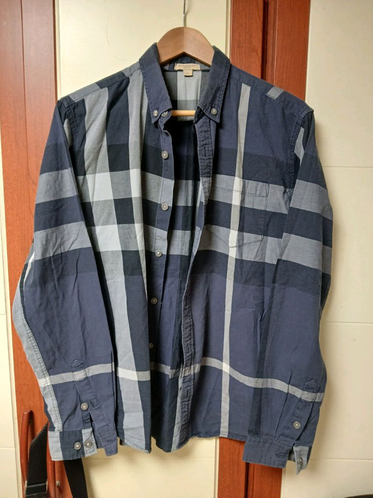 버버리 체크 셔츠 이미지