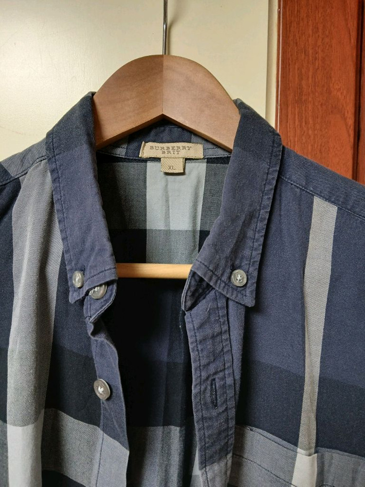 버버리 체크 셔츠 이미지