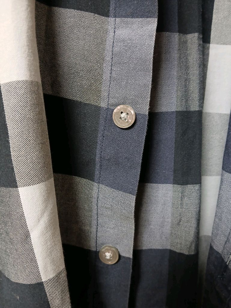 버버리 체크 셔츠 이미지