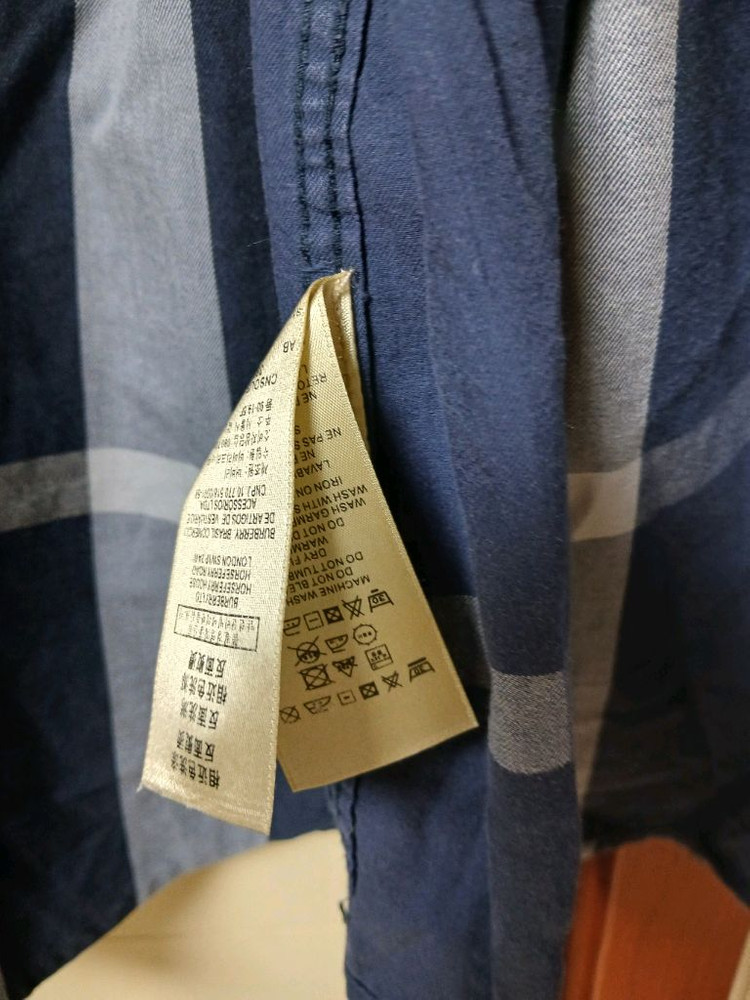 버버리 체크 셔츠 이미지