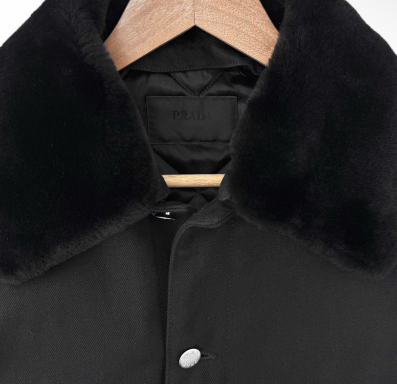 [L] 프라다 남성 삼각로고 불 데님 시어링 패디드 블루종 자켓 블랙 이미지