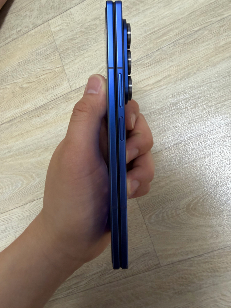 갤럭시Z폴드7 256GB 싸게 판매합니다. 이미지