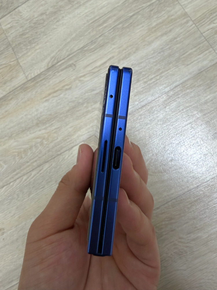 갤럭시Z폴드7 256GB 싸게 판매합니다. 이미지