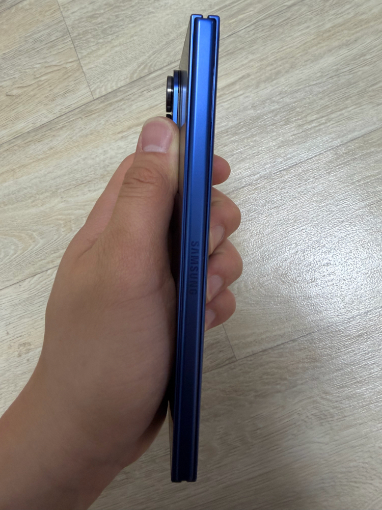 갤럭시Z폴드7 256GB 싸게 판매합니다. 이미지