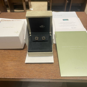 반클리프아펠 귀걸이 스위트 알함브라 오닉스 이미지