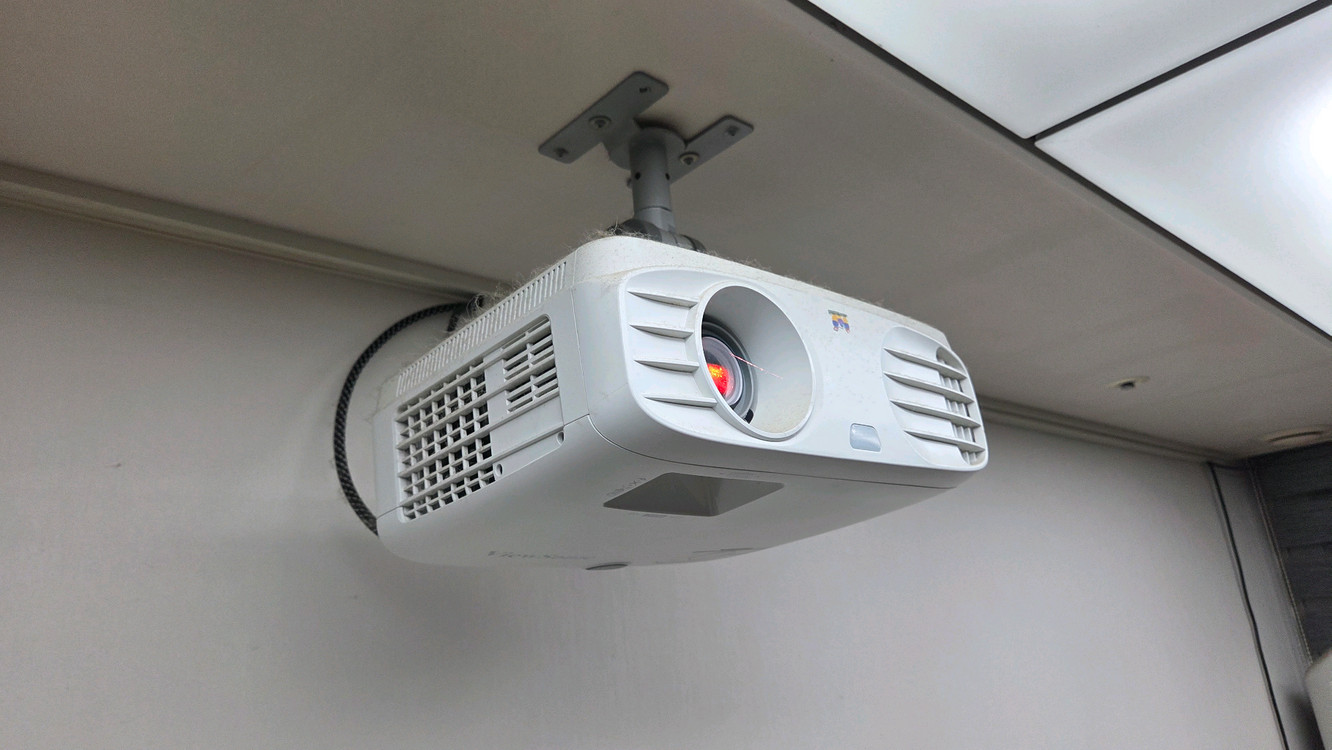 뷰소닉 빔프로젝터 TWU115 및 스크린팝니다 이미지