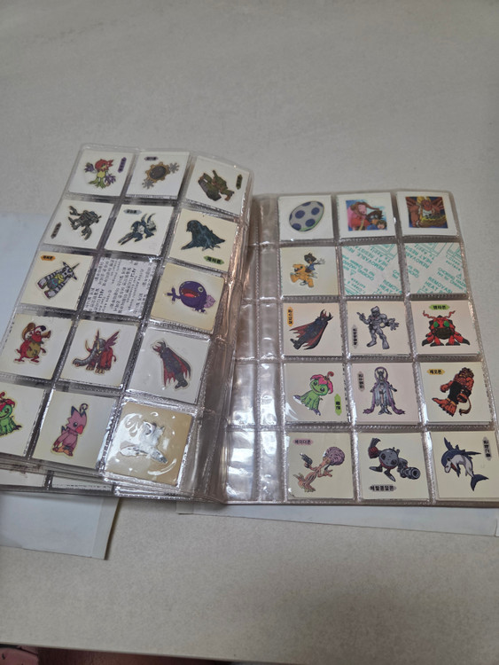 99년대 각종 띠부씰 (디지몬,포켓몬,탑블레이드?) 이미지