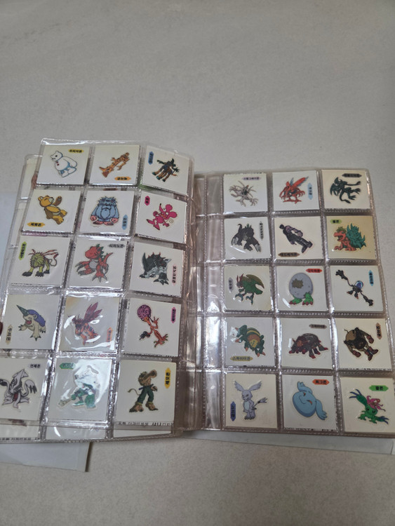 99년대 각종 띠부씰 (디지몬,포켓몬,탑블레이드?) 이미지