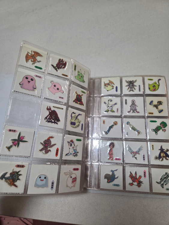 99년대 각종 띠부씰 (디지몬,포켓몬,탑블레이드?) 이미지