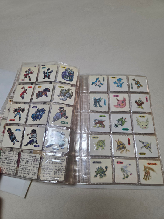 99년대 각종 띠부씰 (디지몬,포켓몬,탑블레이드?) 이미지