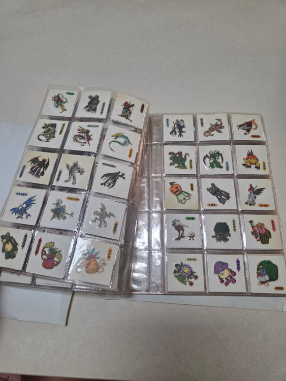 99년대 각종 띠부씰 (디지몬,포켓몬,탑블레이드?) 이미지