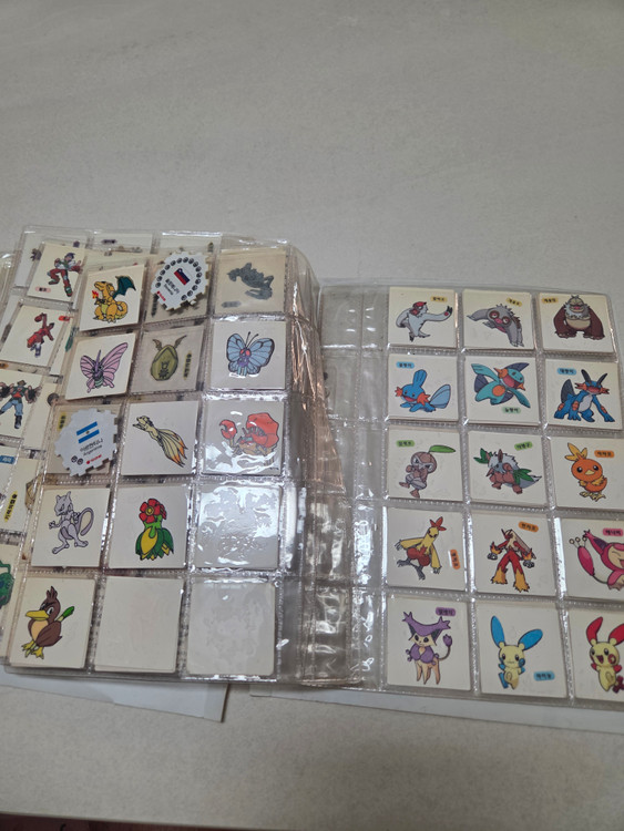 99년대 각종 띠부씰 (디지몬,포켓몬,탑블레이드?) 이미지