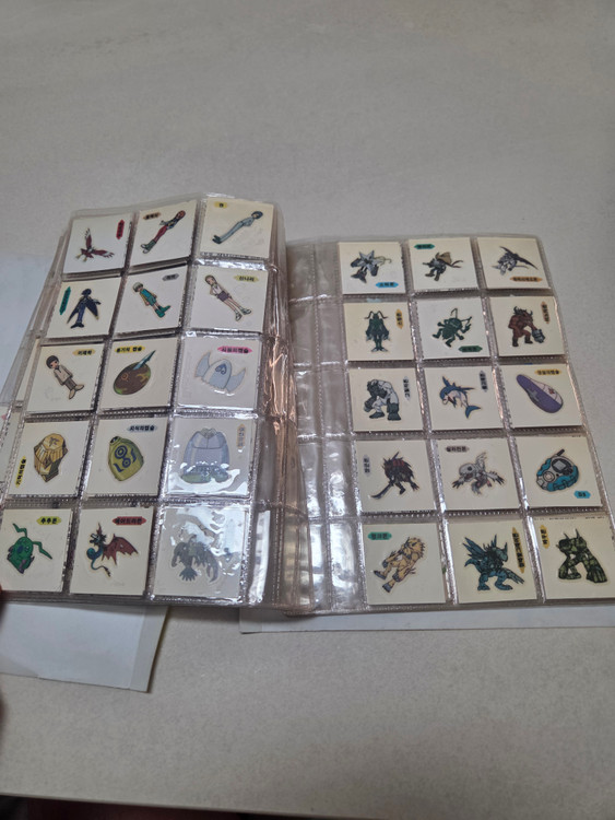 99년대 각종 띠부씰 (디지몬,포켓몬,탑블레이드?) 이미지