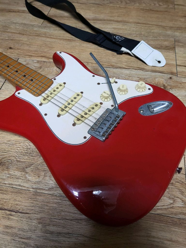 일렉기타Venson 빨간색 Stratocaster 기타 이미지