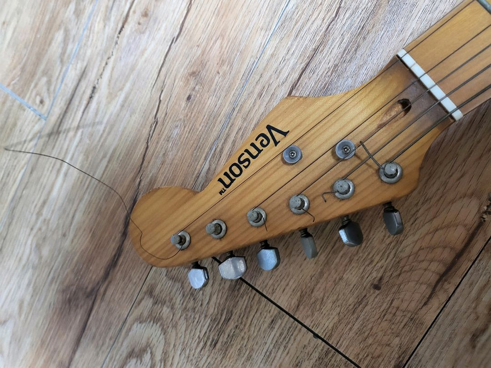 일렉기타Venson 빨간색 Stratocaster 기타 이미지