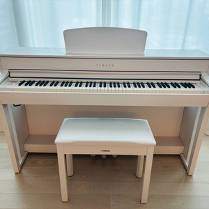 야마하 CLP-735 화이트 디지털 피아노 이미지