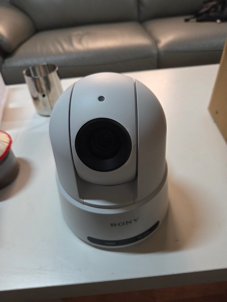 Sony SRG-A40 PTZ 카메라 이미지
