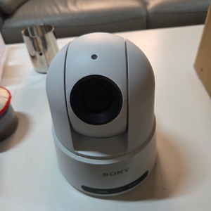 Sony SRG-A40 PTZ 카메라 이미지